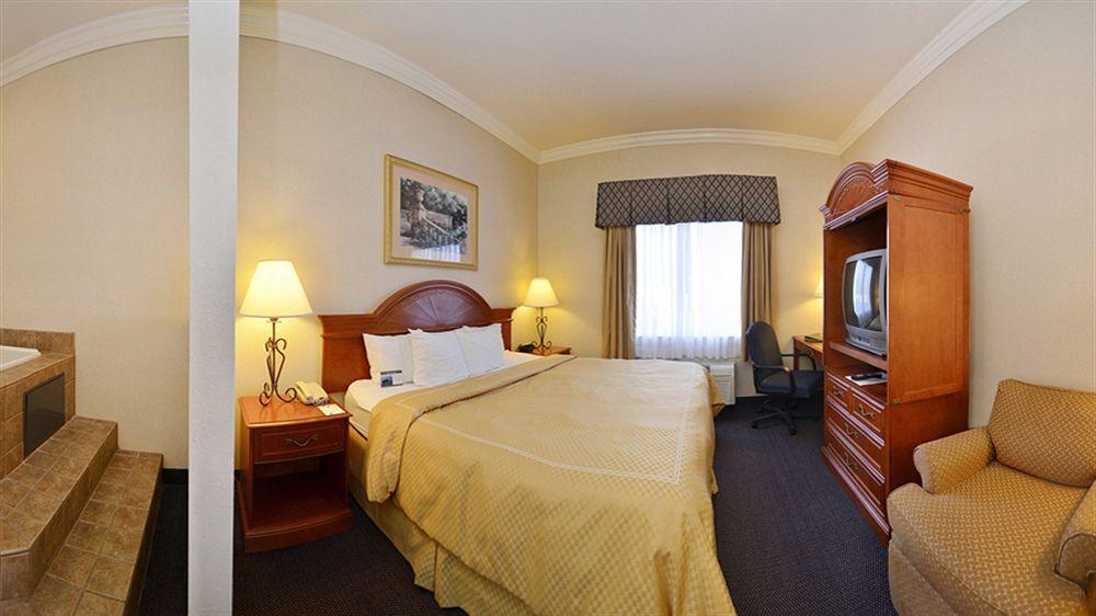 Best Western Plus Delta Inn & Suites Oakley Екстер'єр фото