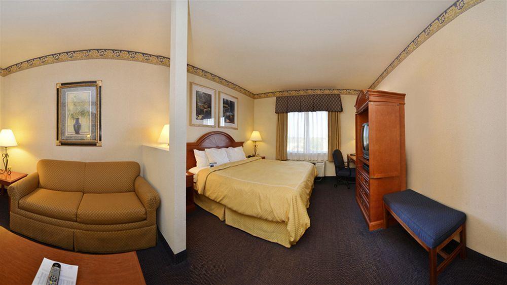 Best Western Plus Delta Inn & Suites Oakley Екстер'єр фото